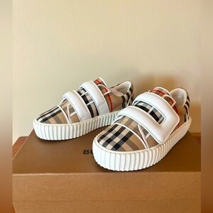 New Burberry Kids' Mark Check Sneaker Size 32, US 13.5